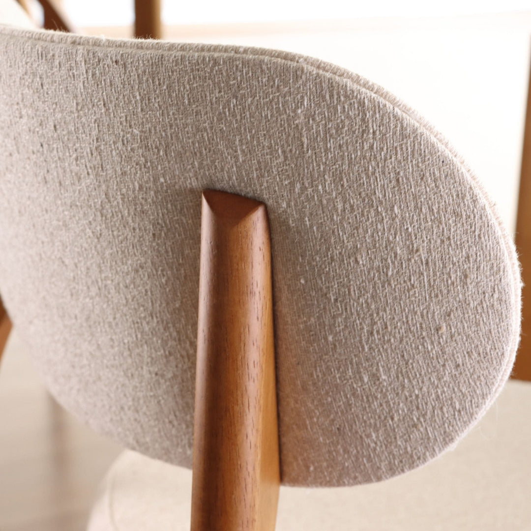 Poltrona Selene Estofada em Madeira Maciça