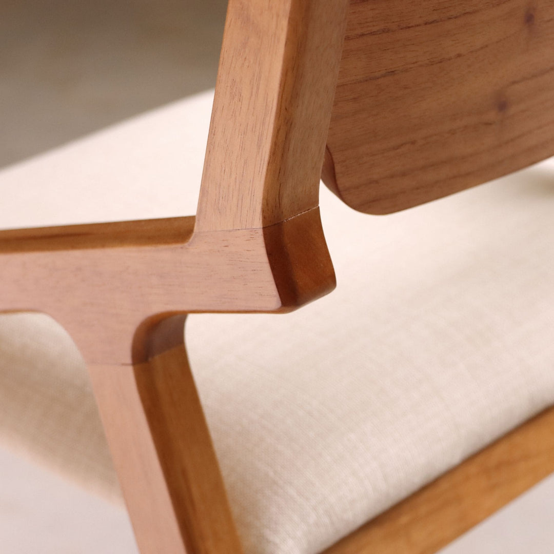 Cadeira Gaya em Madeira Maciça Natural