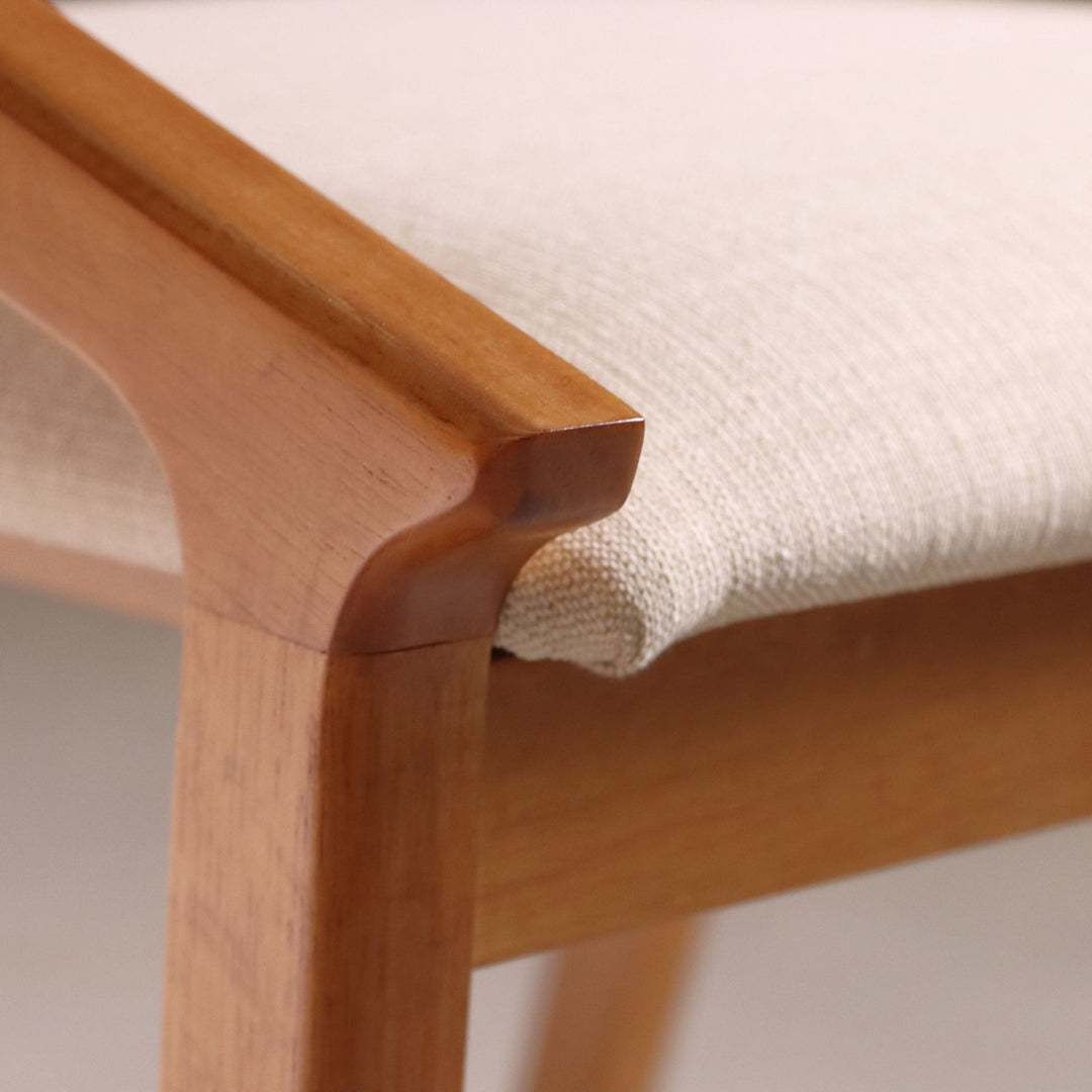 Cadeira Gaya em Madeira Maciça Natural