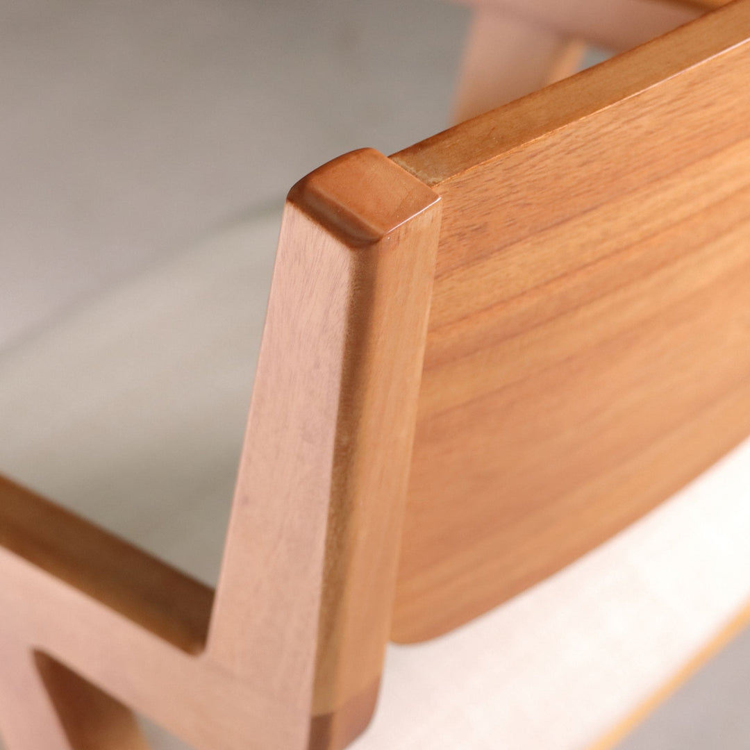 Cadeira Gaya em Madeira Maciça Natural