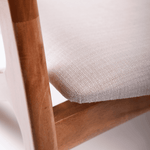 Carregar imagem no visualizador da galeria, Poltrona Robusta em Madeira Maciça