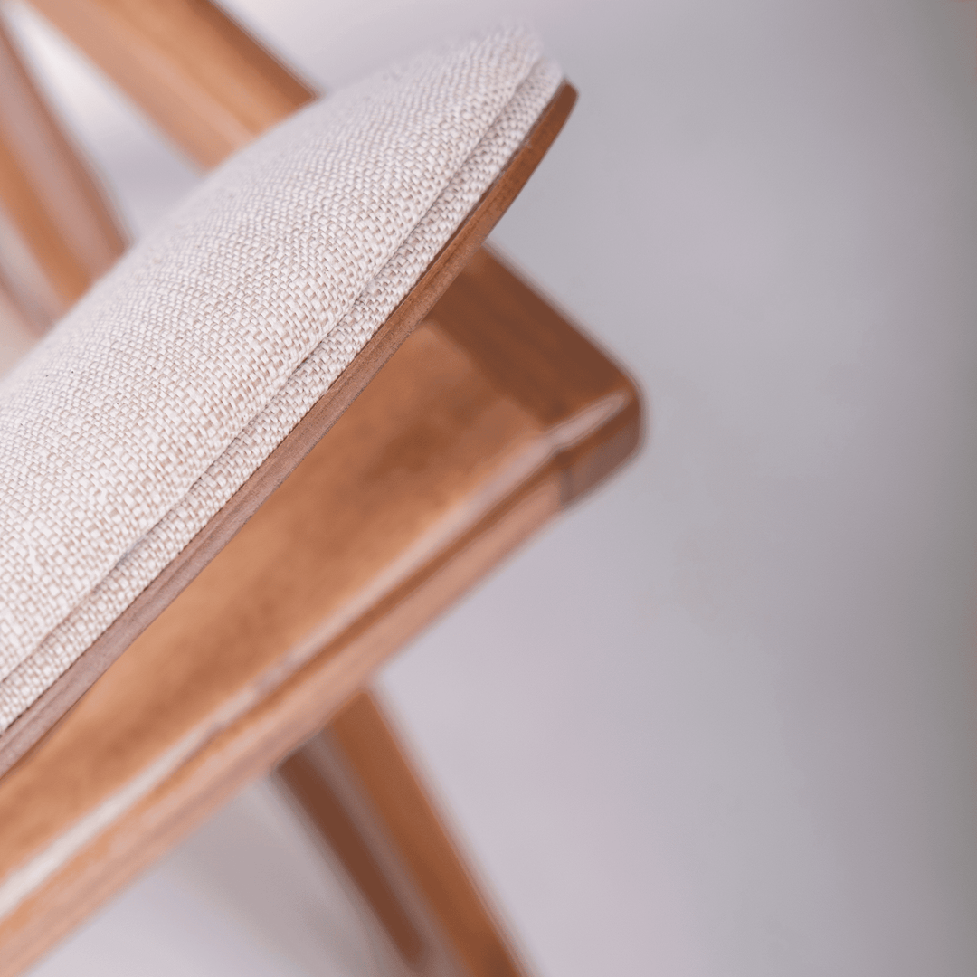 Poltrona Robusta em Madeira Maciça