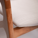 Carregar imagem no visualizador da galeria, Poltrona Robusta em Madeira Maciça