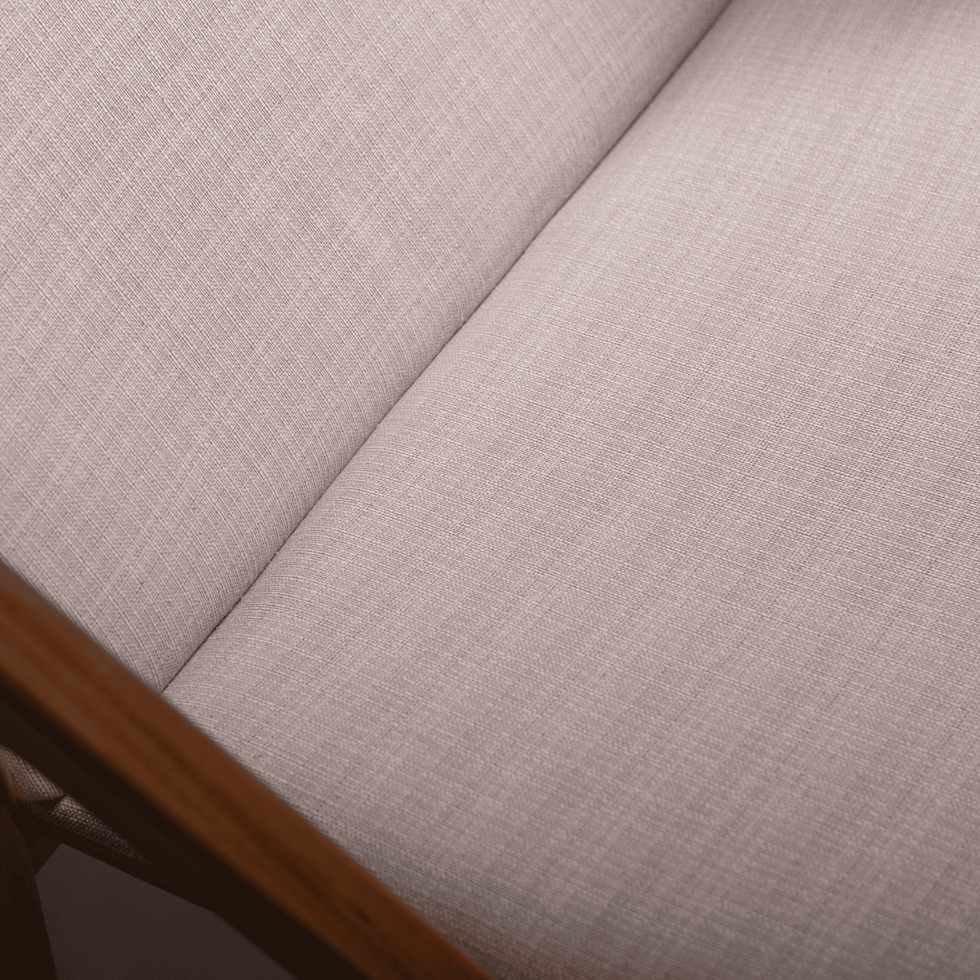 Poltrona Robusta em Madeira Maciça