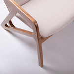 Carregar imagem no visualizador da galeria, Poltrona Robusta em Madeira Maciça