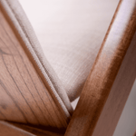 Carregar imagem no visualizador da galeria, Poltrona Robusta em Madeira Maciça