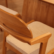 Cadeira Maya em Madeira Maciça