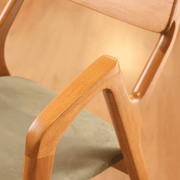 Cadeira Ráfia em Madeira Maciça com Assento Estofado