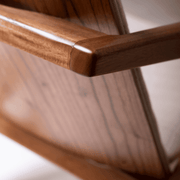 Poltrona Robusta em Madeira Maciça